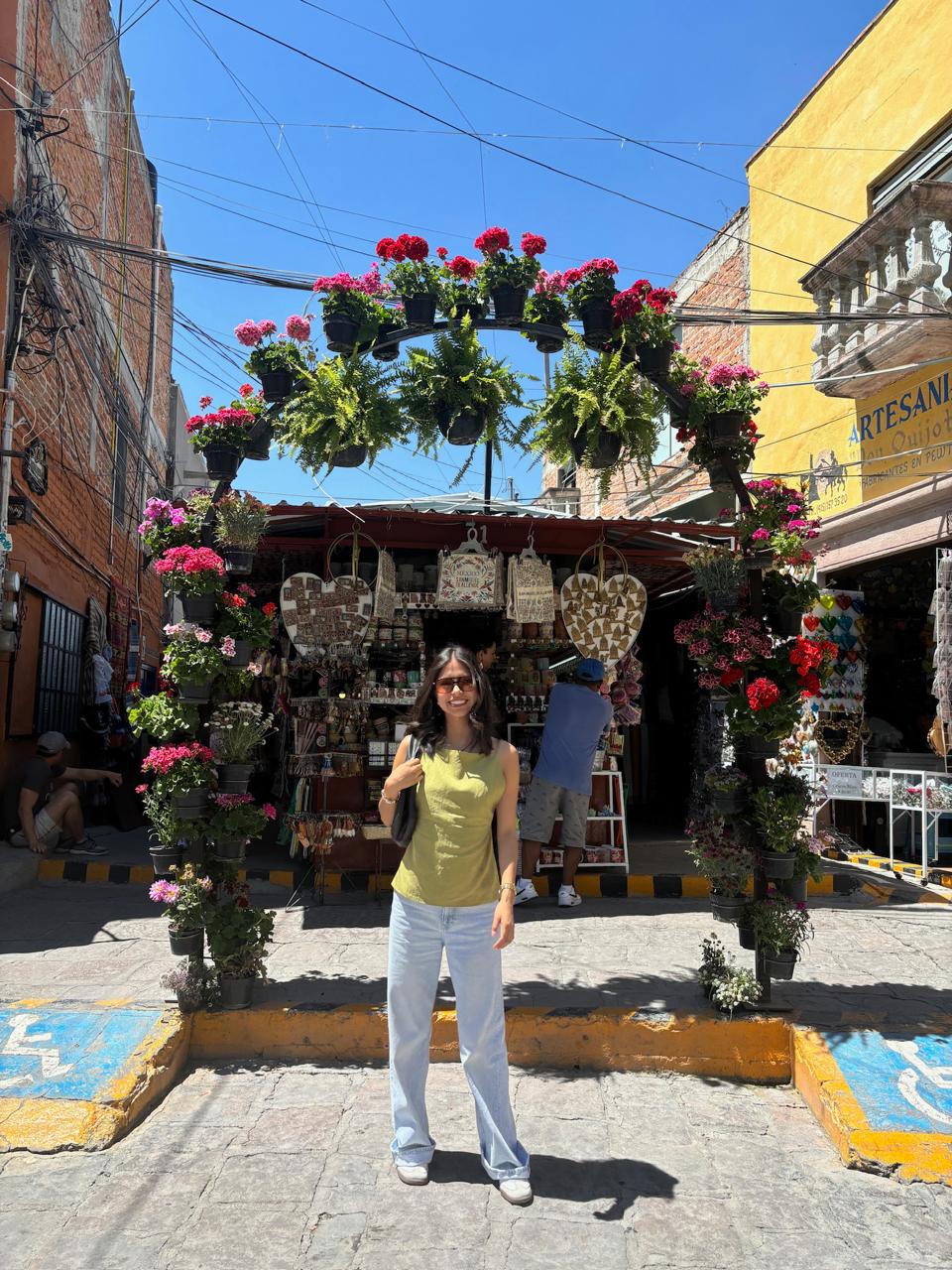 Foto comercial de producto con Citlali Martinez para publicidad digital